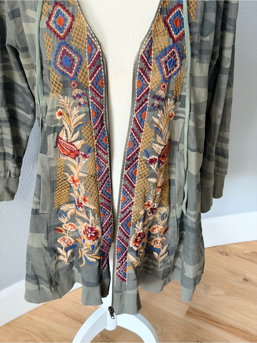 Cait Celeste Camouflage Floral Embroidered Zip Hoodie Tunic Sweater Medium GUC - Picture 8 of 11